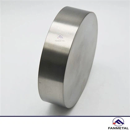 Block aus Titan-Nickel-Legierung